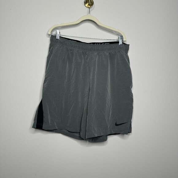Nike Dri-Fit Standard Fit Grey/Black Basketball Shorts Men's XL - Picture 1 of 4